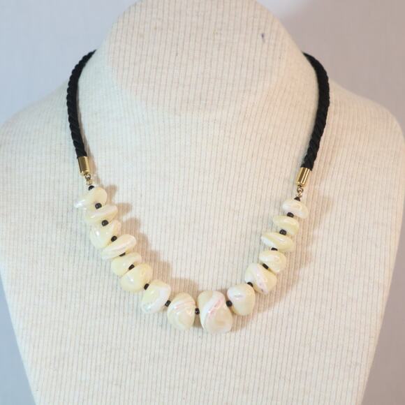 Choker Necklace White Irregular Stone Beads Twisted Rope Hook Clasp - Picture 1 of 6